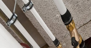 Замена труб водоснабжения в квартире: цена от 2038 руб. - СантехДомМлз